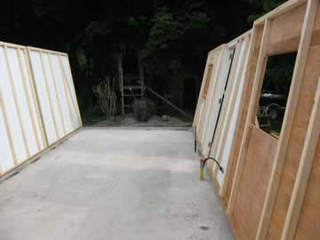 de wanden staan