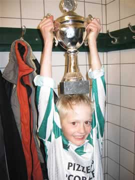 Auke met beker