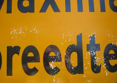 Het gevandaliseerde bord