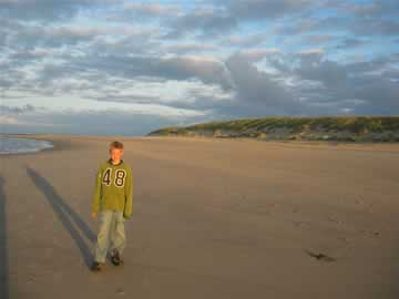 op het strand